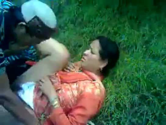 Mature bhabhi enjoys outdoor threesome with two strangers