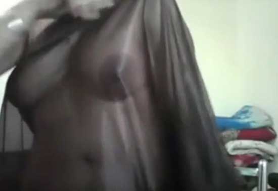 Desi aunty boobs show for lover on webcam