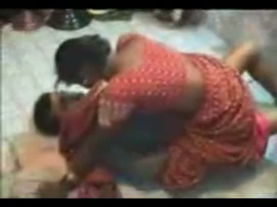 Amateur desi couple makes a sex video of their home sex session