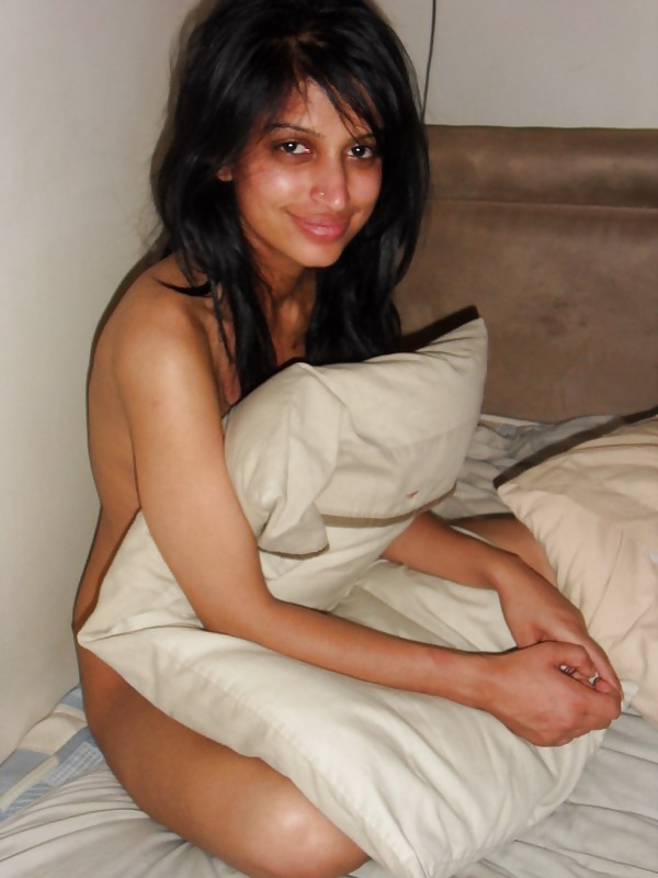 Juicy Indian girl nude pics
